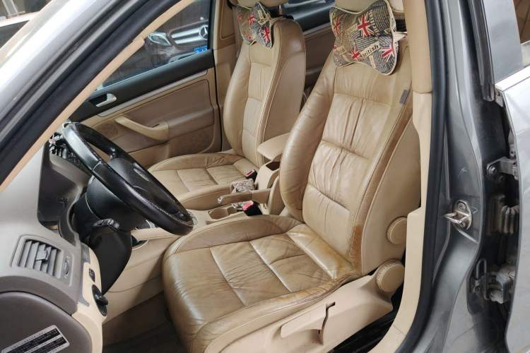 Used Volkswagen Sagitar 2010 1.4 TSI Automatic Luxury Model Left Front Seat