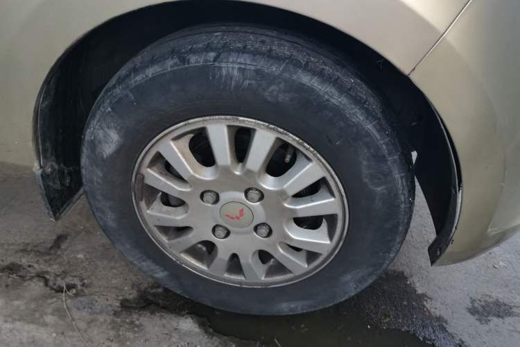 Used Wuling Rongguang V 2016 1.5L Standard Version Right Front Wheel Hub