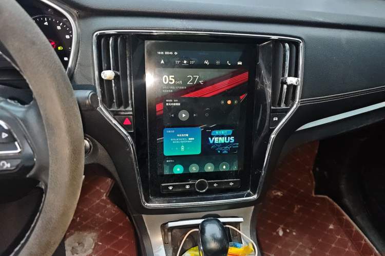 Used Roewe RX5 2016 20T Two-Wheel Drive Automatic Internet Smart Edition Audio And AC Panel