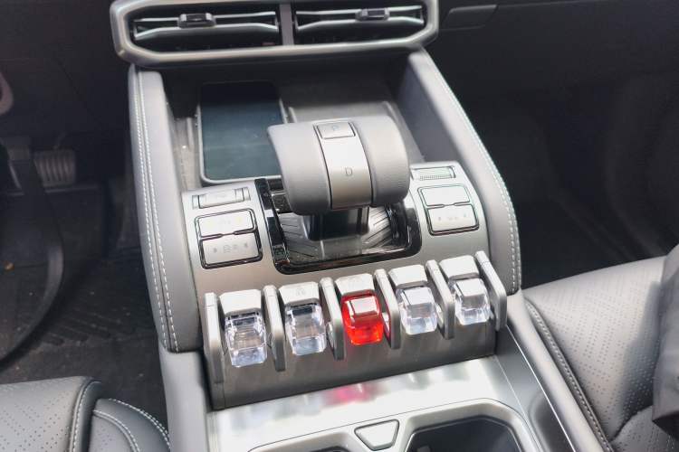 Used Formula Leopard Titanium 3 2025 501KM All-Wheel Drive Intelligent Driving Ultra Version
