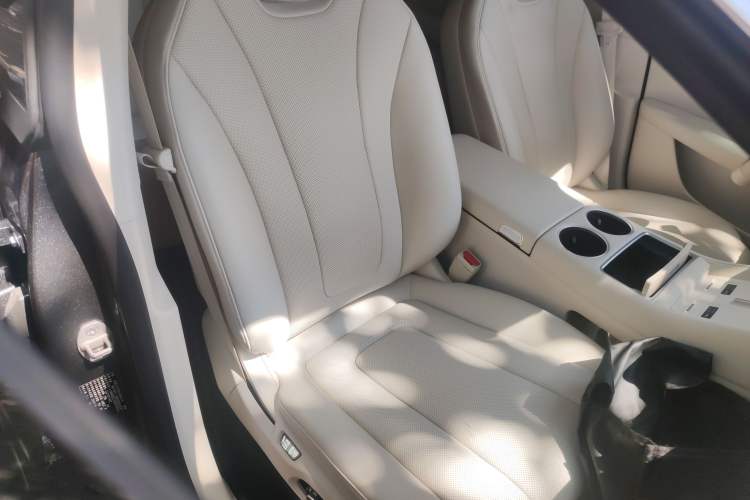 Used Hima Luxeed R7 2024 All-Electric 802 km Max Right Front Seat