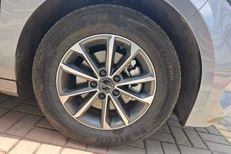 Used BYD Destroyer 05 2024 HONOR Edition DM-i 55KM Luxury Model Right Front Wheel Hub