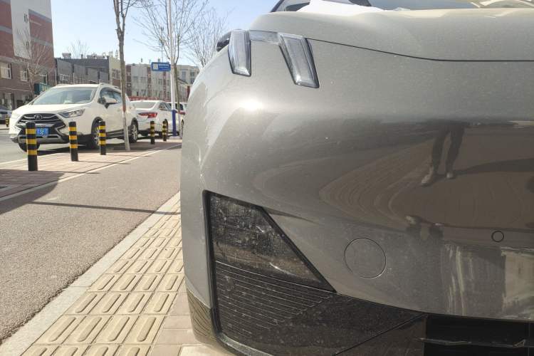 Used Lynk & Co Z20 2025 530 km Range Rear-Wheel Drive Pro Right Front Headlight