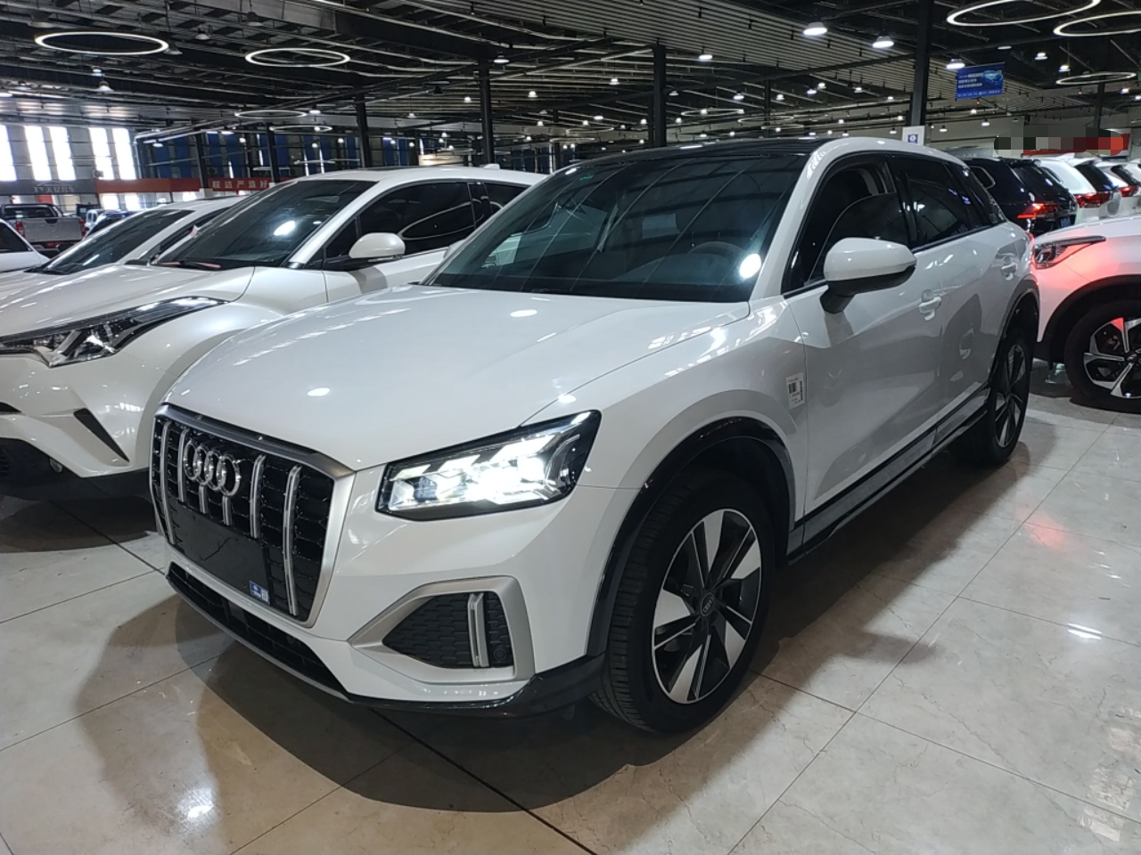 Под передней частью автомобиля