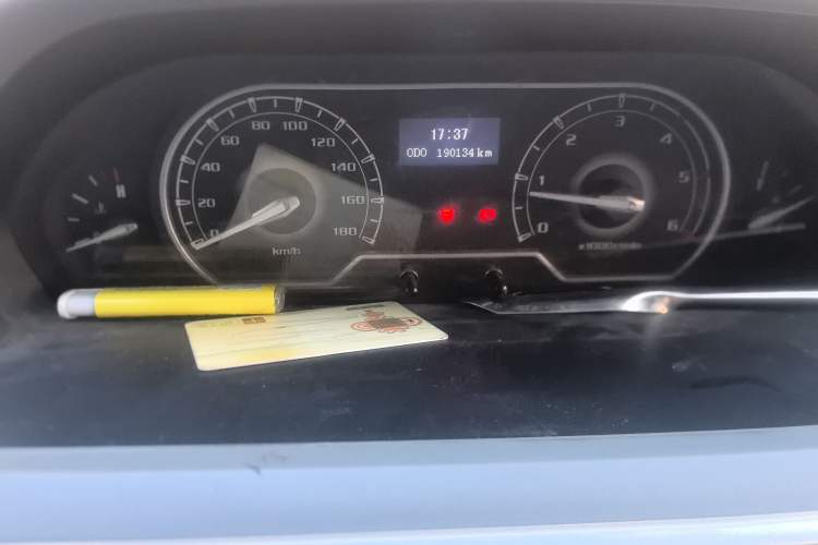 Used SAIC MAXUS Xintu V80 2019 2.5T Classic Edition 6-Speed Manual – Aoyuntong Short Wheelbase Mid-Height Design 5/6 Seats