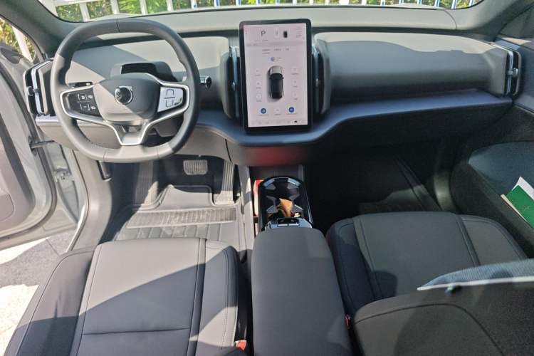 Used Volvo EX30 2025 Rear-Drive Long-Range Version Ultra
