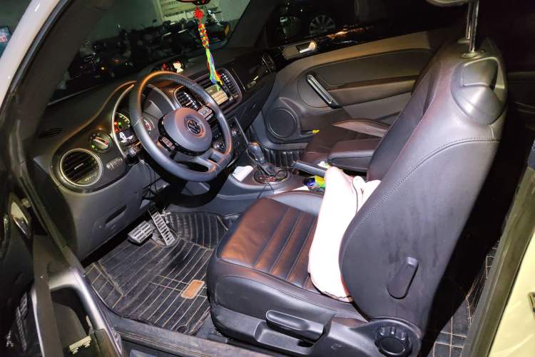 Used Volkswagen Beetle 2013 1.4TSI Luxury Model Left Front Seat