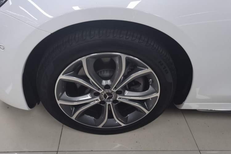 Used Mercedes-Benz E-Class 2022 E 300 L Sporty and Stylish Model Left Front Wheel Hub