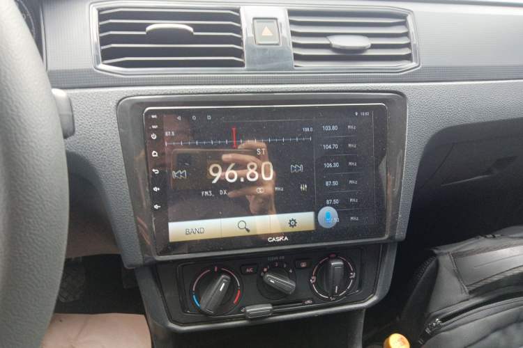 Used Volkswagen Santana 2018 1.5L Manual Fashion Edition Audio And AC Panel