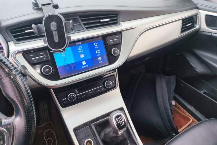 Used Geely Auto Emgrand GL 2017 1.8L Manual Elite Model Audio And AC Panel