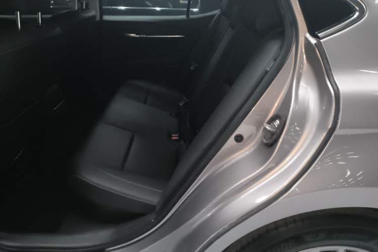 Used Toyota Camry 2024 Dual-Motor 2.0 HGVP Luxury Edition
