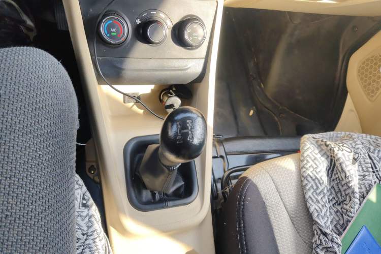 Used CHANGAN KUAYUE Xing V3 2022 1.5L Gasoline Comfort-Grade 5-Seater Minivan JL473QH Gear Lever