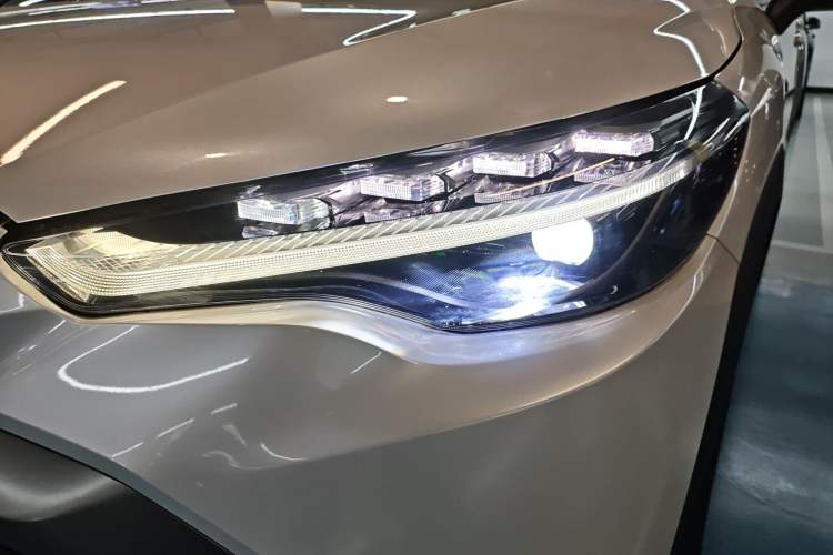 Used Toyota FRONTLANDER 2023 2.0L Smart Electric Hybrid Dual-Engine Deluxe Version