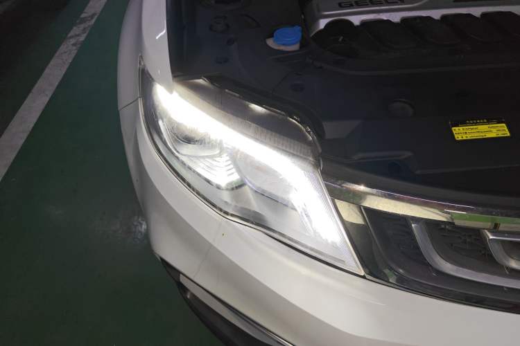 Used Geely Auto Emgrand X7 Sport 2018 1.8TD Automatic Two-Wheel Drive ZhiZun Model with 4G Connectivity