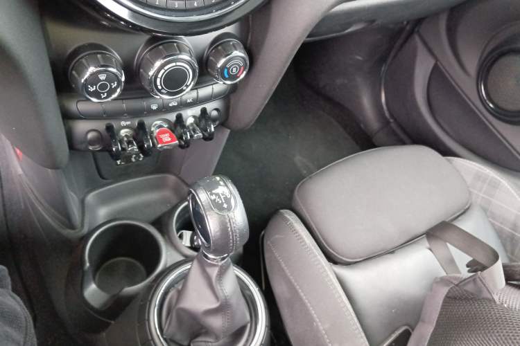 Used MINI MINI 2015 1.5T COOPER Fun Five-Door Edition
