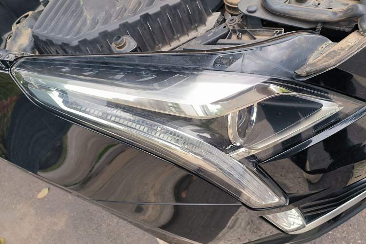 Used Cadillac XT5 2017 Anniversary Edition 25T Luxury Model