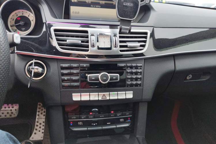 Used Mercedes-Benz E-Class 2014 Restyled E 260 L Sport Edition Audio And AC Panel