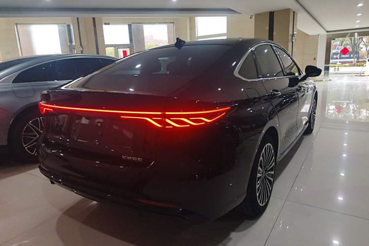 Used Chery Fengyun A8L 2025 1.5 TGDI 145 km Luxury Version Rear Right 45 Deg