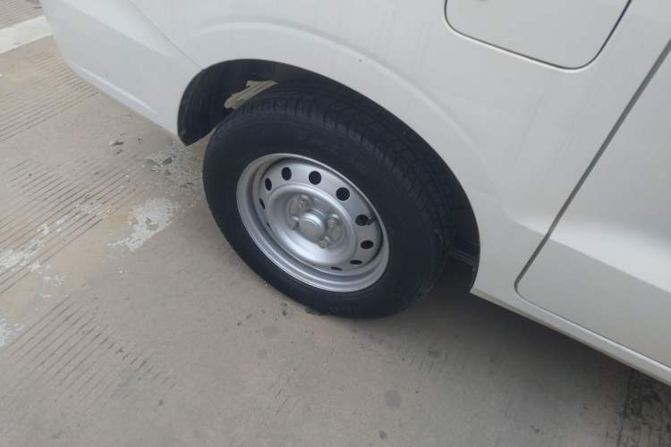 Used Wuling Hongguang V 2022 1.5L Jingqu Version Hydraulic Power Steering LAR Right Rear Wheel Hub