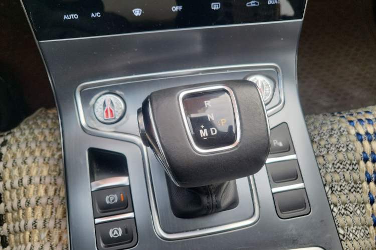 Used Hongqi H5 2022 Classic Model Facelift 1.8T Automatic Smart Connect Flagship Edition
