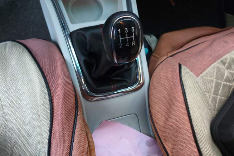 Used Jinbei Hiace X30 2024 1.5L Wealthy-Style Passenger Van 5/6/7 Seater with Front-Mounted Air Conditioning
