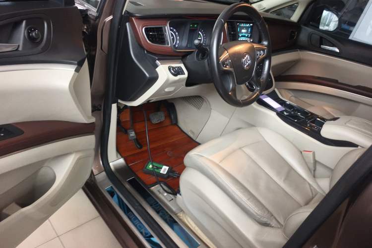 Used Buick GL8 2018 28T Luxury Model China VI Standard
