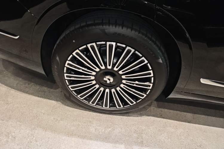 Used Nio ES8 2026 Model 6-seat Executive Luxury Edition Right Rear Wheel Hub