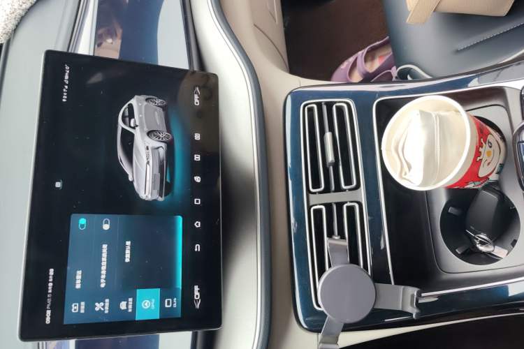 Used BYD Qin PLUS 2021 EV 500KM Luxury Model Audio And AC Panel