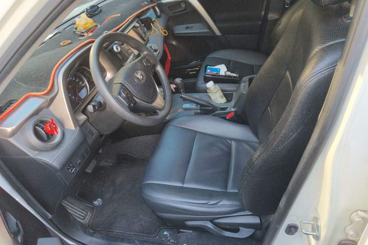 Used Toyota RAV4 2015 2.0L CVT Two-Wheel Drive Fashion Edition
