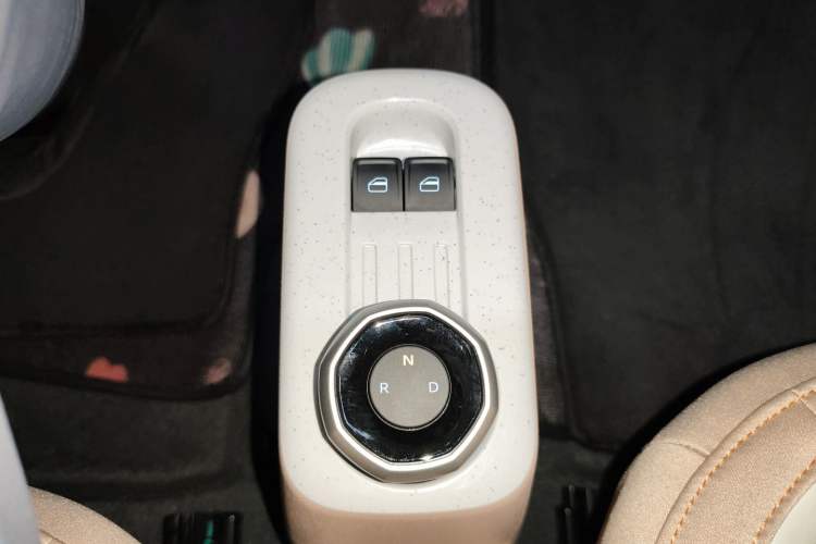 Used Geely Auto Panda 2023 Panda Mini 200km Endurance Bear Gear Lever
