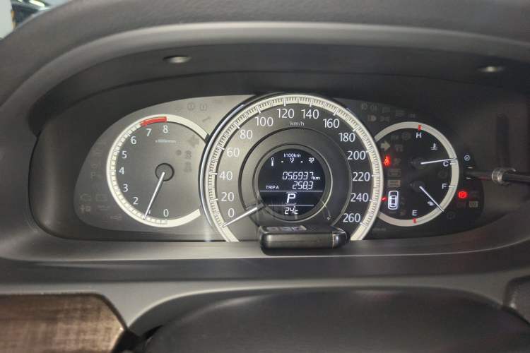 Used Honda Accord 2014 2.4L EX Luxury Edition Odometer Close Up