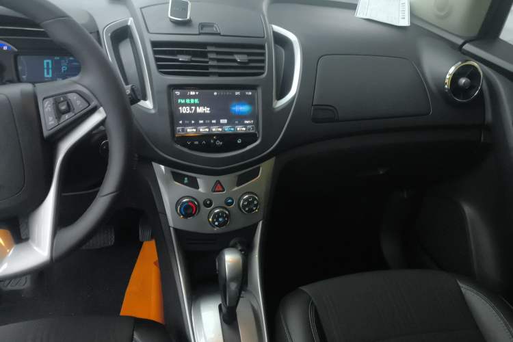 Used Chevrolet Trax 2014 1.4T Automatic Two-Wheel Drive Luxury Model Audio And AC Panel