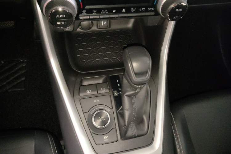 Used Toyota Wildlander 2021 Dual-Motor 2.5L E-CVT Four-Wheel Drive Luxury Edition Gear Lever