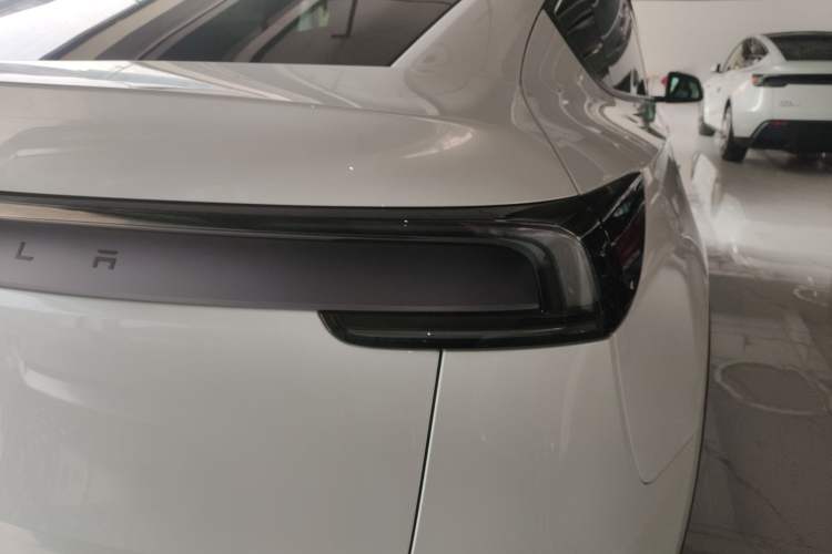 Used Tesla Model Y 2026 Rear-Drive Model Exterior 3