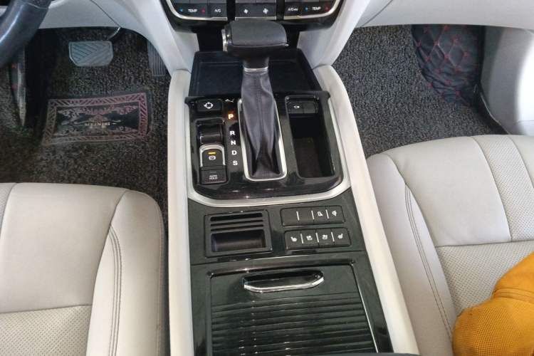 Used GAC Trumpchi GS7 2017 320T Two-Wheel-Drive Luxury Smart Connectivity Model
