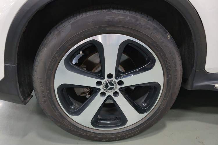 Used Mercedes-Benz GLC 2019 Facelift GLC 260 L 4MATIC Luxury Model Exterior 5