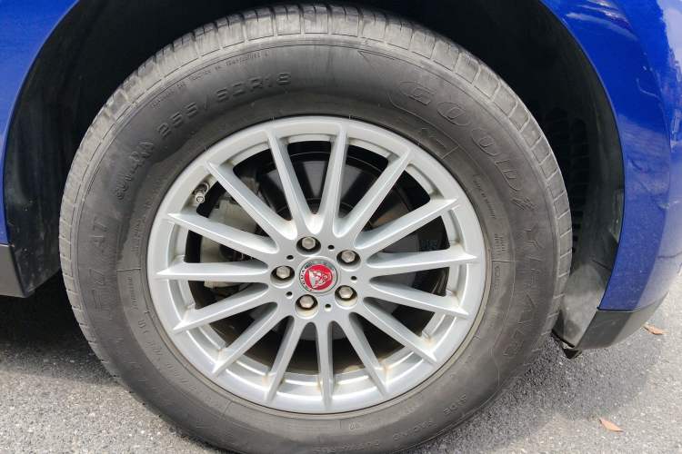 Used Jaguar F-PACE 2018 2.0T Two-Wheel Drive Urban Deluxe Edition
