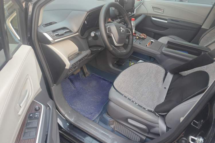 Used Toyota Granvia 2023 2.5L Hybrid Comfort Edition Driver Seat