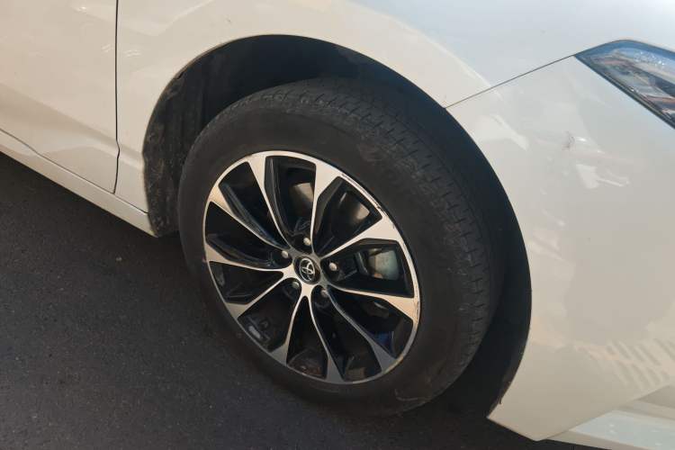 Used Toyota Avalon 2023 2.0L Luxury Edition Right Front Wheel Hub
