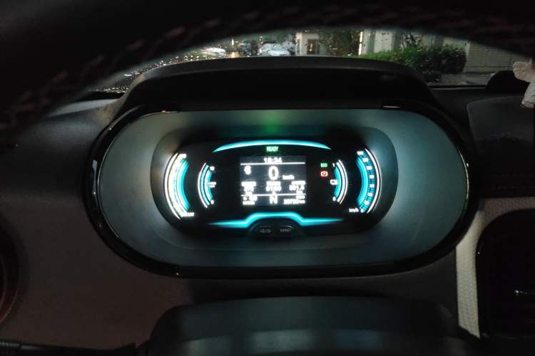 Used Chery Little Ant 2022 Sweet Pink Edition Half-Sugar Version Lithium Iron Phosphate 29.2 kWh 30 kW 301 km
