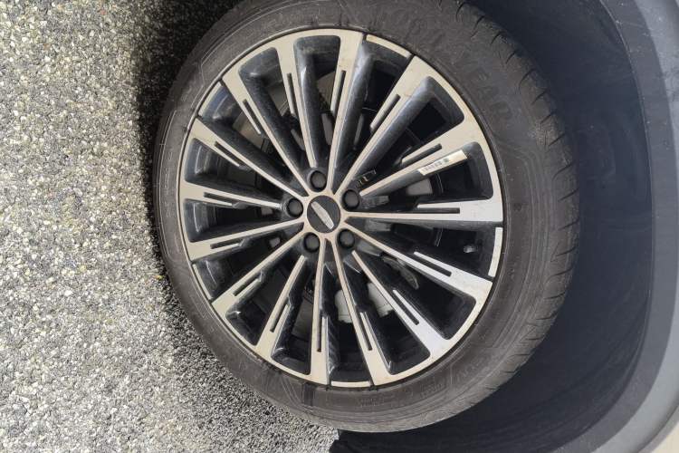 Used Geely Auto Monjaro L 2025 Dongfang Yao 2.0TD Automatic Lanxing Edition Left Front Wheel Hub