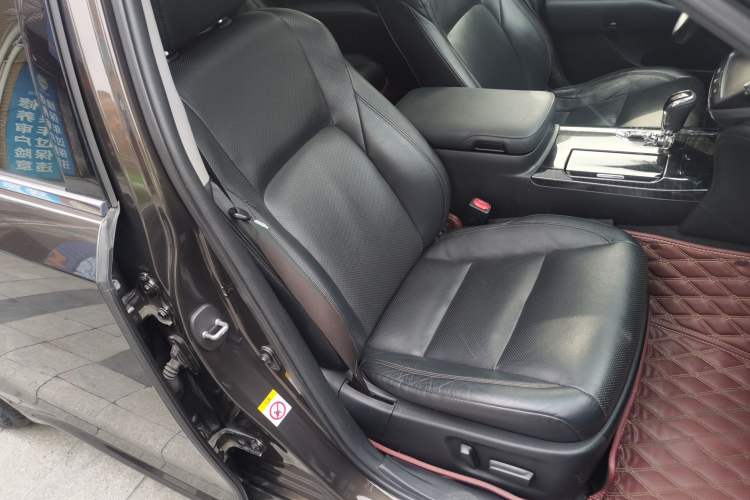 Used Toyota Crown 2015 2.0T Fashion Edition
