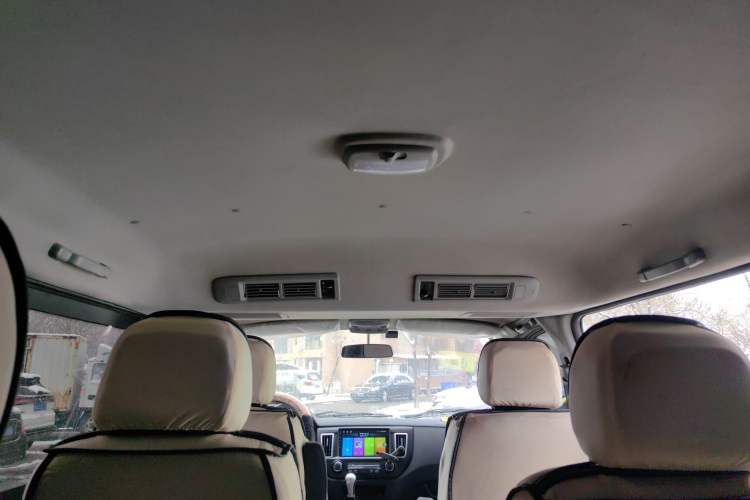 Used Foton Scenic G5 2024 2.0L Gasoline Commercial & Travel Version Passenger Van 7/9 Seats Model DAN20L
