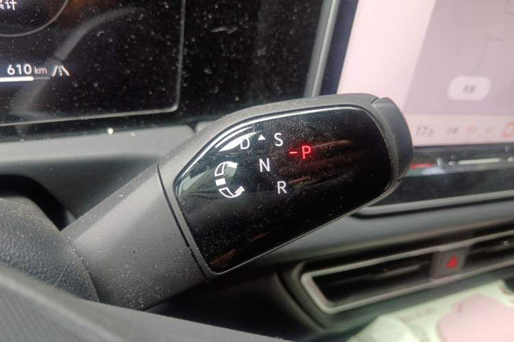 Used Volkswagen Tiguan L 2024 PRO 330TSI Two-Wheel Drive R-Line Smart Edition Gear Lever