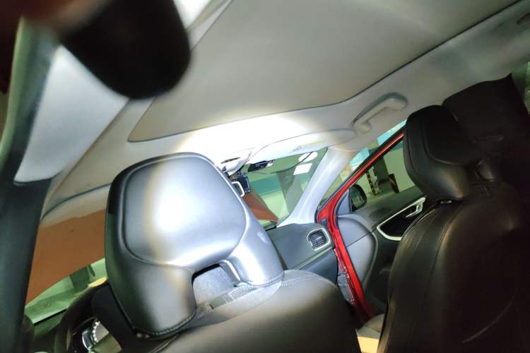 Used Volvo V40 2018 T3 Zhiyi Edition Headliner