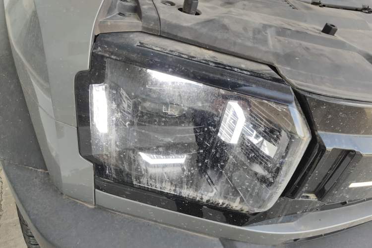 Used JETOUR Traveler 2023 2.0T All-Wheel Drive CrossPRO+ Right Front Headlight