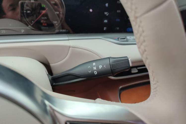 Used VOYAH FREE 2024 Ultra-Long Range Intelligent Driving Version Gear Lever