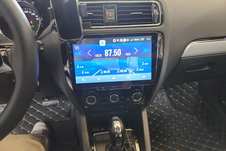 Used Volkswagen Sagitar 2015 230TSI Automatic Comfort Version Audio And AC Panel