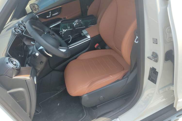 Used Mercedes-Benz GLC 2025 Refreshed GLC 300 L 4MATIC Dynamic Version 5 Seats
