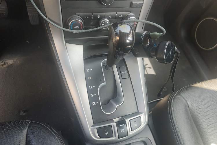 Used Chevrolet Captiva 2014 2.4L 4x4 Flagship Edition 7 Seats Gear Lever